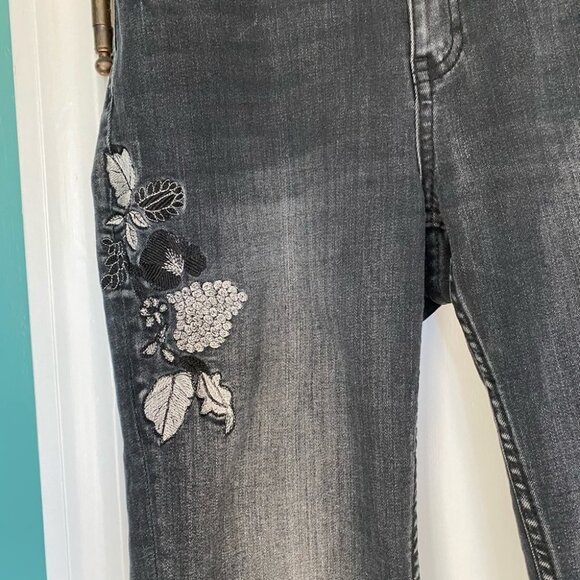 LIQUIDX Floral Embroidered Jeans 👖Women’s Size 11, Good Condition - Picture 6 of 10